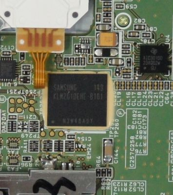 Illustration for article titled Tearing the 3DS XL's Guts Open